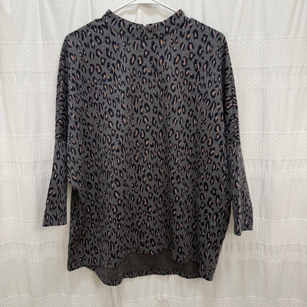 NWT Boho Chic Leopard Print Sweater Grey Women's Medium Long Sleeve Top $118